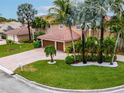 6 bedroom luxury Villa for sale in Coral Springs, Florida