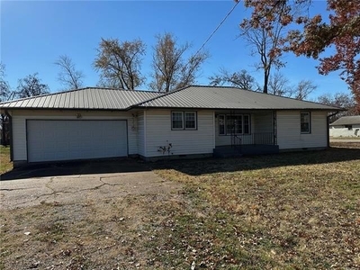 Home For Sale In Girard, Kansas