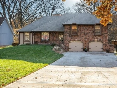 Home For Sale In Shawnee, Kansas