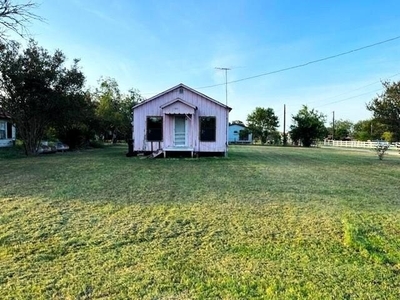 Home For Sale In Waelder, Texas