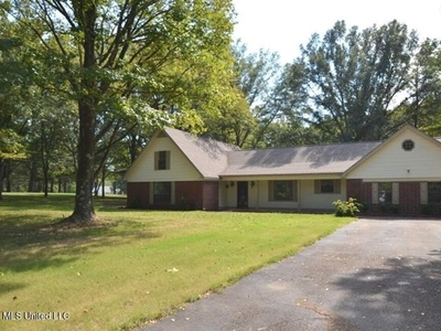Home For Sale In Nesbit, Mississippi
