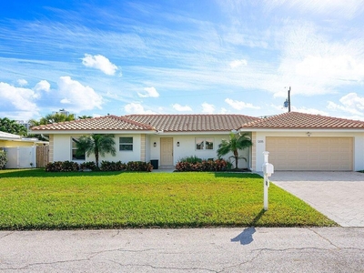 3 bedroom luxury Villa for sale in Palm Beach Shores, Florida
