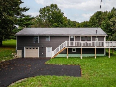 3 bedroom, Plymouth ME 04969