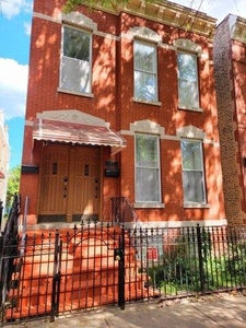 7 bedroom, Chicago IL 60622