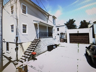 Flat For Rent In Maspeth, New York