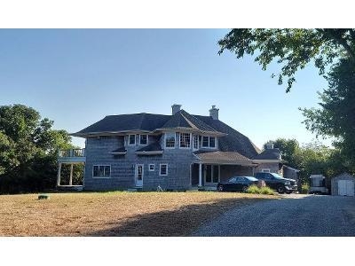 Foreclosure Single-family Home In Center Moriches, New York