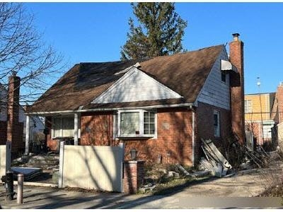 Foreclosure Single-family Home In Rosedale, New York