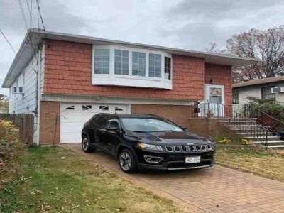 Foreclosure Single-family Home In Staten Island, New York
