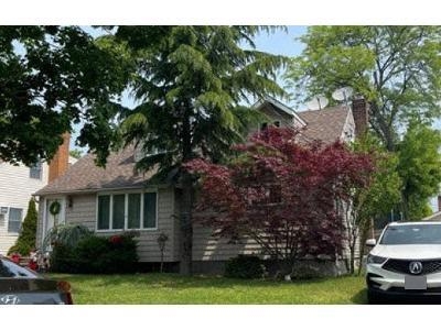 Foreclosure Single-family Home In Valley Stream, New York