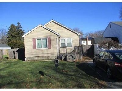 Foreclosure Single-family Home In West Babylon, New York