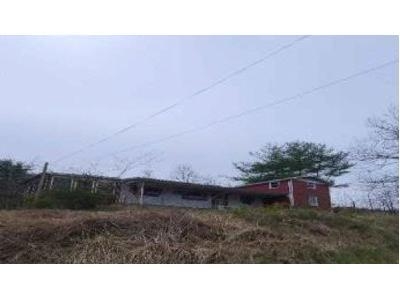 Foreclosure Single-family Home In Wytheville, Virginia