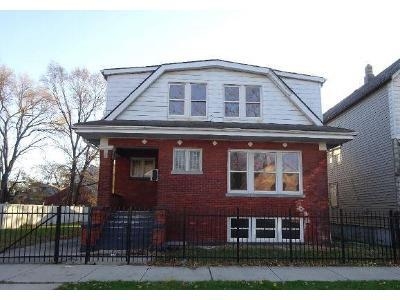 Foreclosure Townhouse In Chicago, Illinois