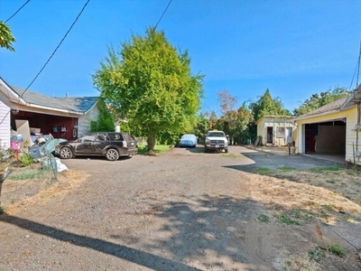 Home For Sale In Dallas, Oregon