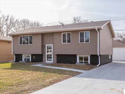 Home For Sale In La Vista, Nebraska