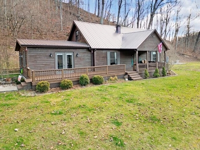 Home For Sale In Phyllis, Kentucky