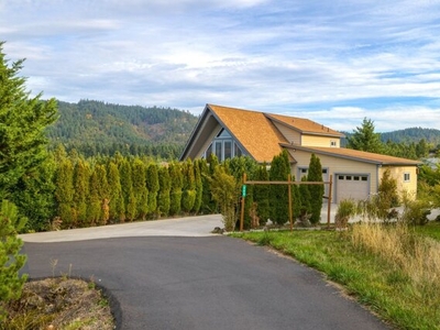 Home For Sale In White Salmon, Washington