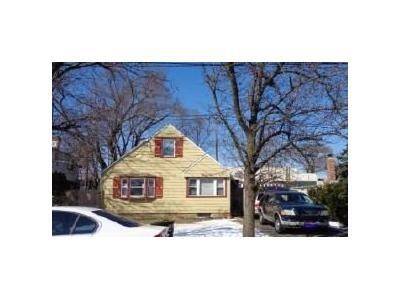 Preforeclosure Single-family Home In Carle Place, New York